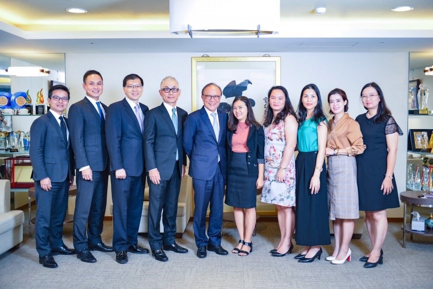 Đoàn Nhà báo Việt Nam đến thăm và làm việc  với Tập đoàn Tài chính Yuanta tại Đài Loan