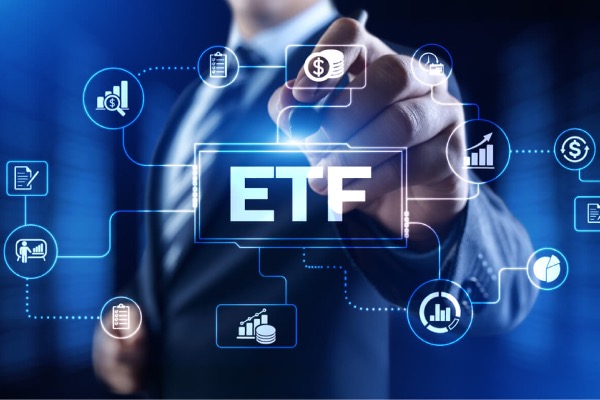 Quỹ đầu tư ETF phù hợp với sinh viên nhờ vào phí giao dịch thấp và dễ tiếp cận