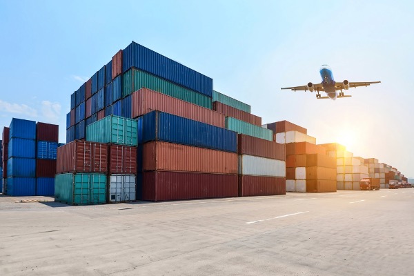 Sự phát triển của một quốc gia trong xuất khẩu thường đi đôi với nhu cầu nhập khẩu hàng hóa, dịch vụ từ các quốc gia khác