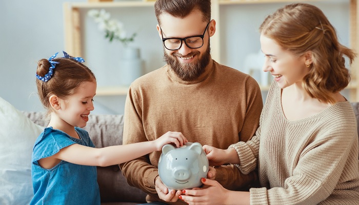 Bố mẹ cần dạy con cách kiếm tiền thay vì tiết kiệm từng đồng xu